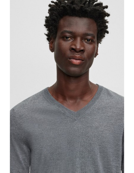 V-NECK SLIM FIT SWEATER IN VIRGIN WOOL