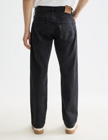 ESSENTIALS THE ZEE STRAIGHT JEANS
