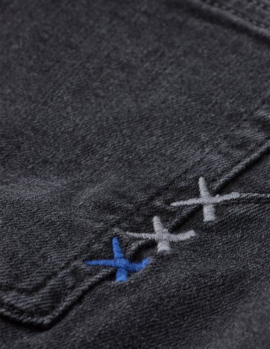 ESSENTIALS THE ZEE STRAIGHT JEANS