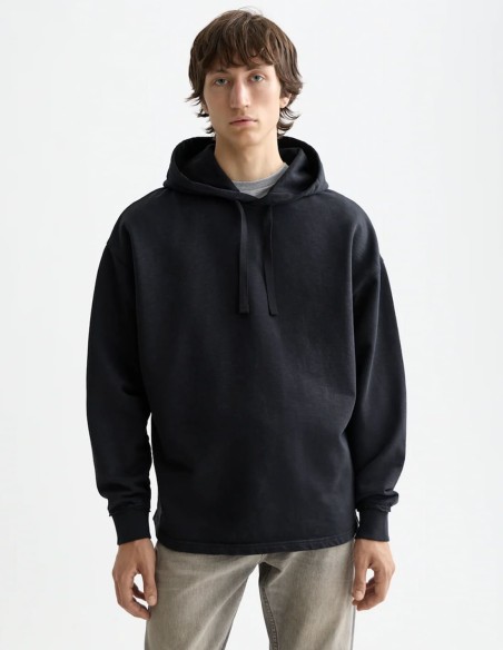 HOODED SWEATSHIRT
