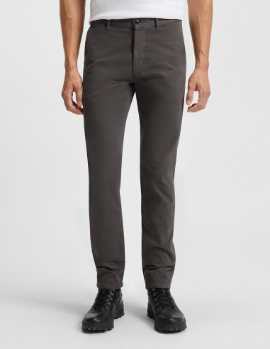 SLIM FIT CHINOS IN STRETCH-COTTON SATIN