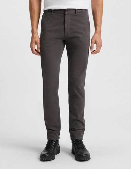 SLIM FIT CHINOS IN STRETCH-COTTON SATIN