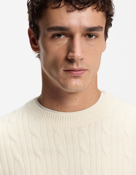 CABLE-KNIT SWEATER IN WOLL & CASHMERE