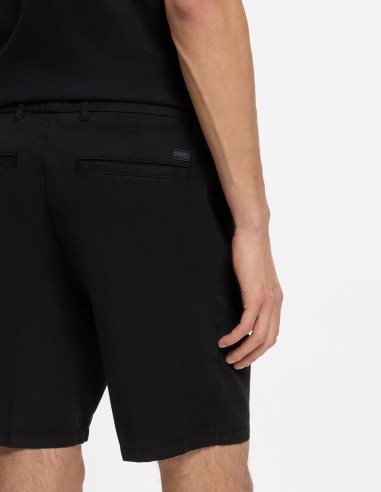 MODERN FIT SHORTS IN STRETCH COTTON...