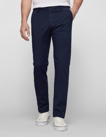 SLIM-FIT CHINOS IN STRETCH...