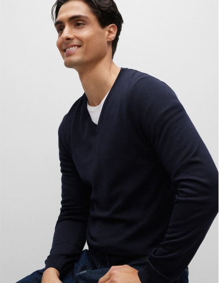 V-NECK SLIM FIT SWEATER IN VIRGIN WOOL