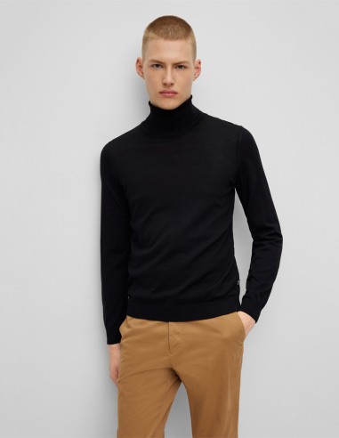 Muscle fit roll outlet neck